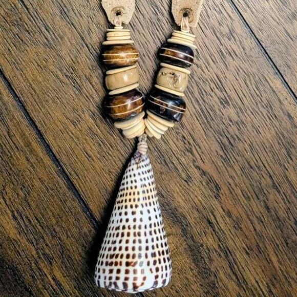 Twine & Twig Vintage Signature Shell slim Necklace Mist and Fog with Suede strap